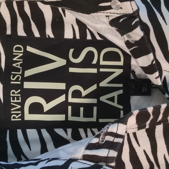 RIVER ISLAND* Ltd edition denim raw hem animal print long sleeve shacket. - Picture 4 of 11